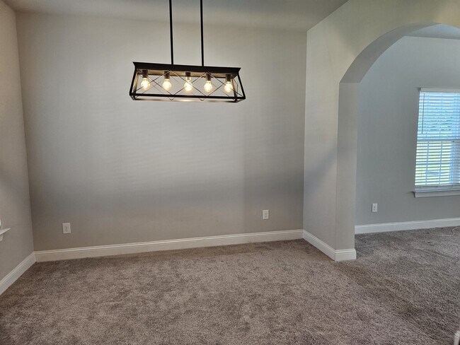 Building Photo - 214 Gracyns Dr