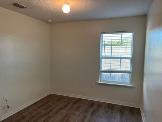 Building Photo - 3/2.5 Townhouse in Downtown Kissimmee