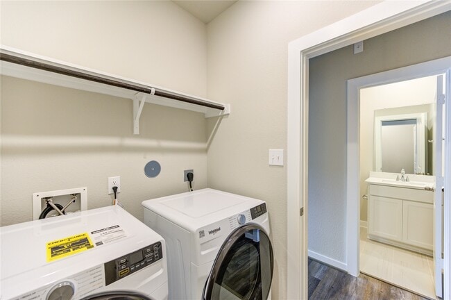 Building Photo - 6219 Lost Rdg Ln