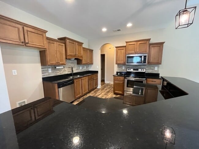 Building Photo - Renovated 4 Bedroom 2.5 Bath Home for Rent!