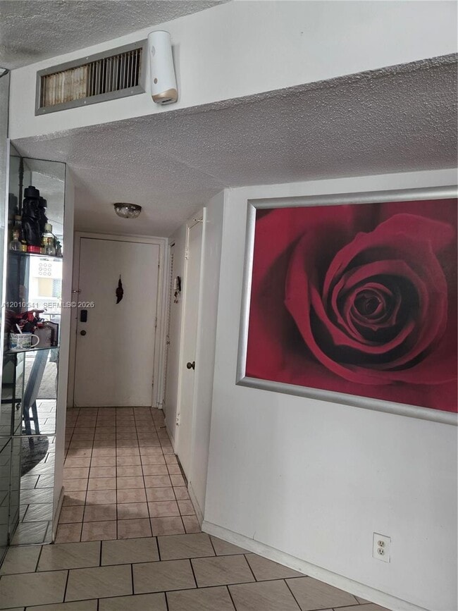 Building Photo - 1817 S Ocean Dr