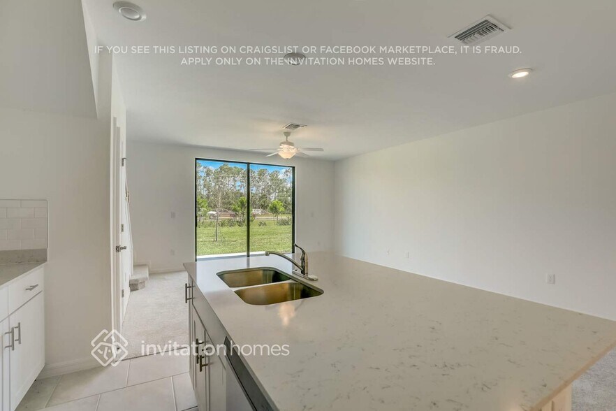 Building Photo - 2077 E Landings Wy