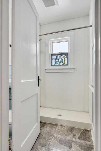 Building Photo - 304 Losey Blvd S