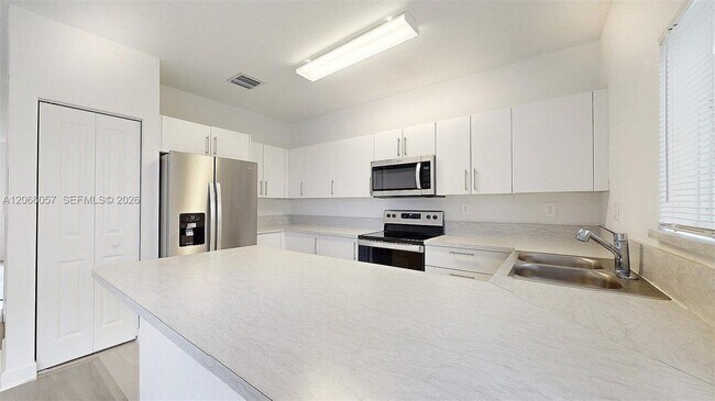 Building Photo - 388 NW 12th Pl