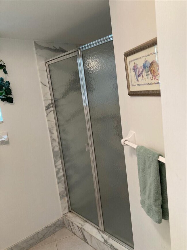 Building Photo - 333 NE 21st Ave