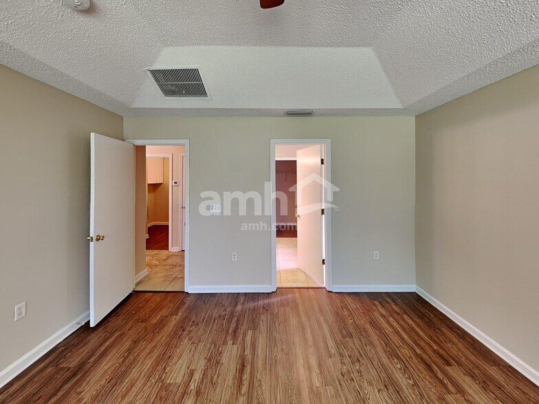 Building Photo - 2558 Britney Lakes Ln