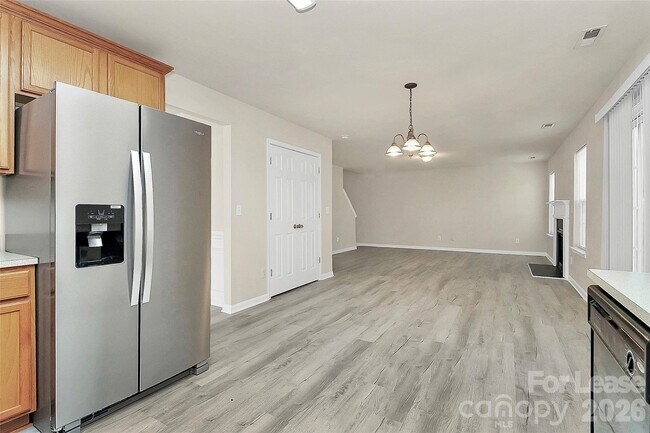 Building Photo - 10741 Mountain Springs Dr