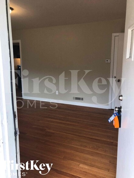 Building Photo - 901 Elizabeth Dr