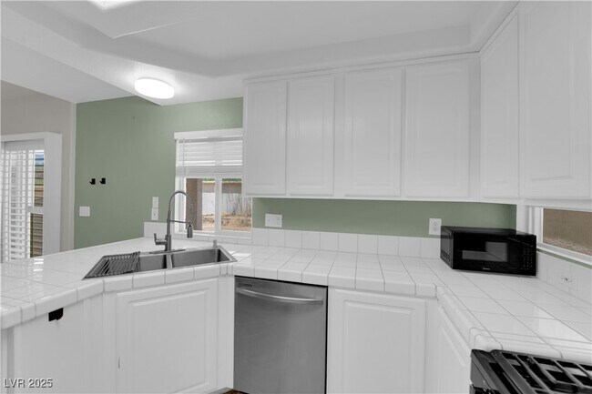 Building Photo - 638 Ribbon Grass Ave