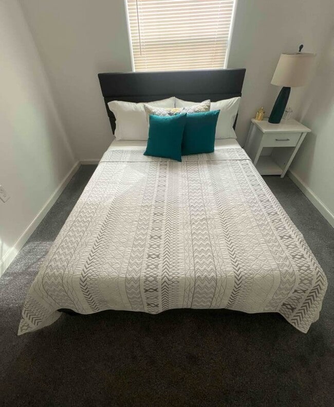 Building Photo - 1538 NE 42nd St