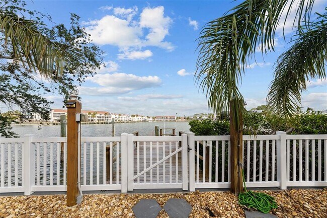 Building Photo - 12116 Lagoon Ln