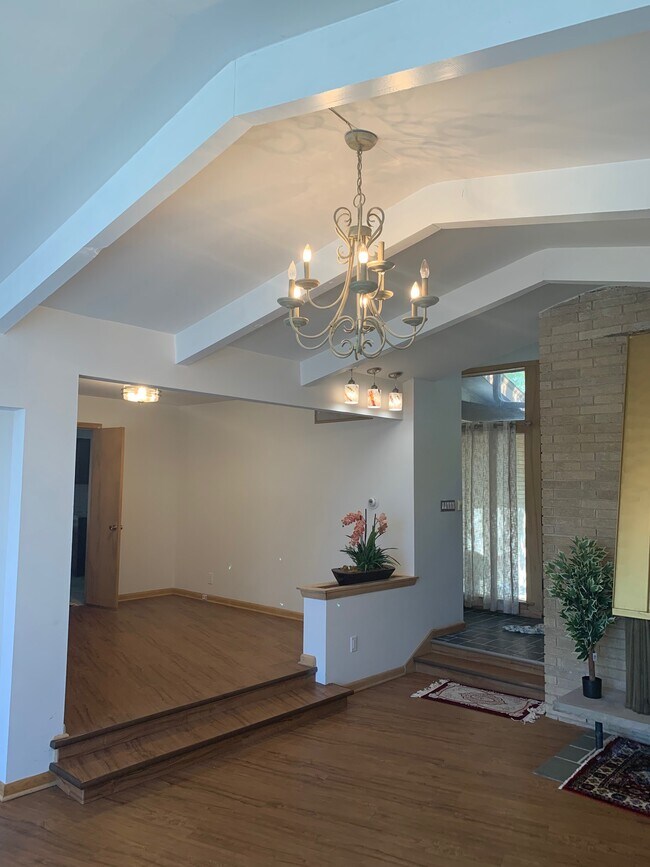 Building Photo - 454 E Fox Dale Ct