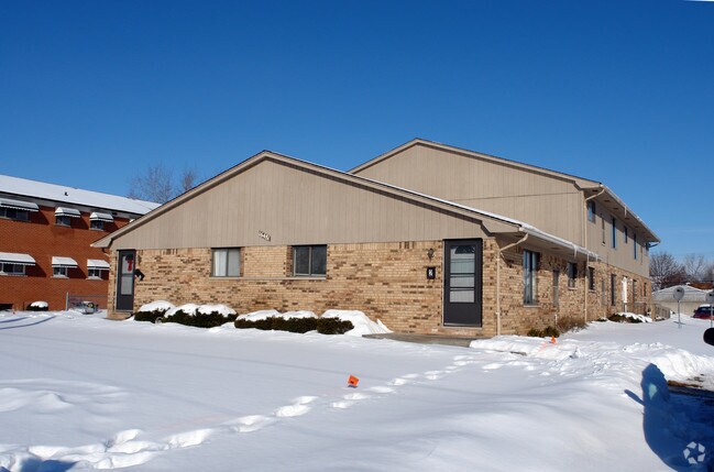 Primary Photo - 16481 E 10 Mile Rd