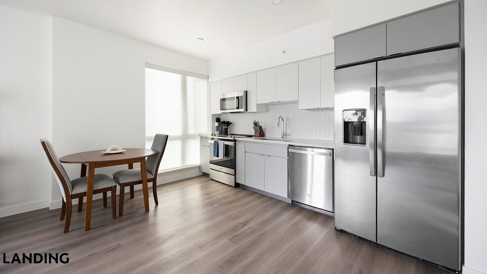 Building Photo - 707 S Farmer Ave