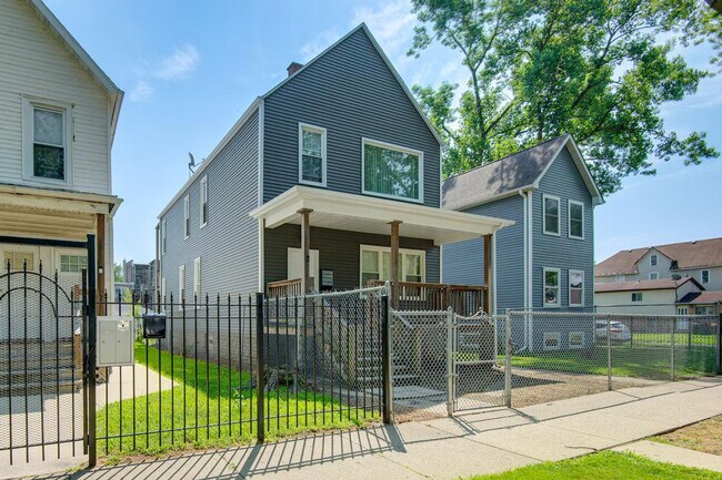 Building Photo - 7353 S Kenwood Ave