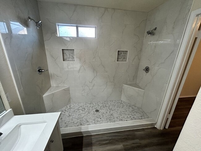 Building Photo - 5106 Glennwood Dr