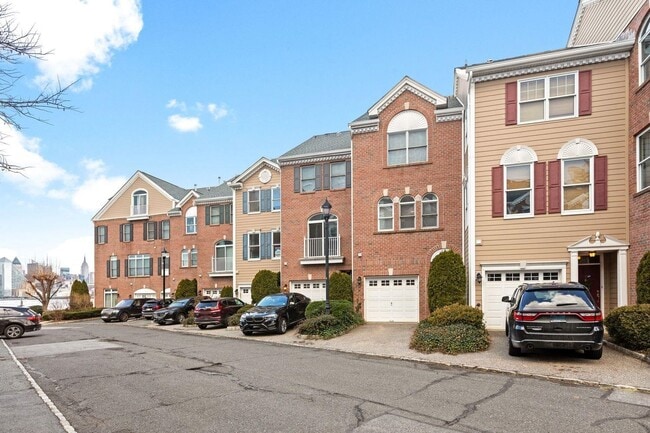 Building Photo - 436 Albany Ct