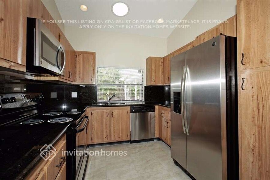Building Photo - 581 SW 166th Terrace