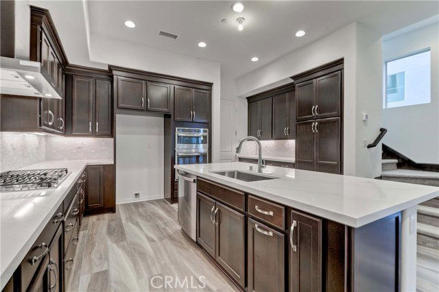 Building Photo - 130 Spectacle