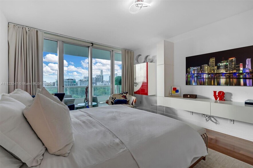 Building Photo - 1643 Brickell Ave