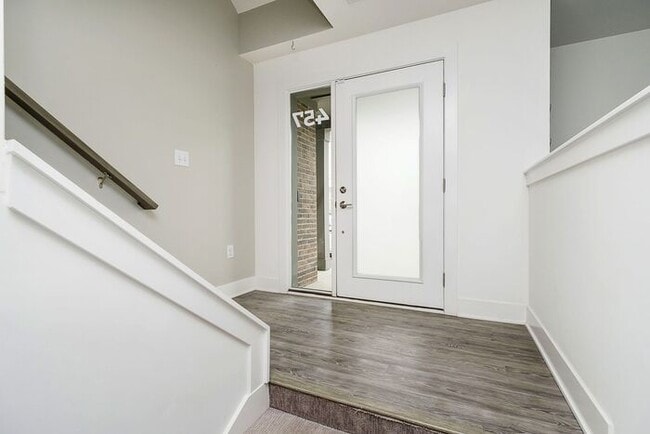 Building Photo - 2 Bed 2.5 Bath Townhome in Herron Morton!