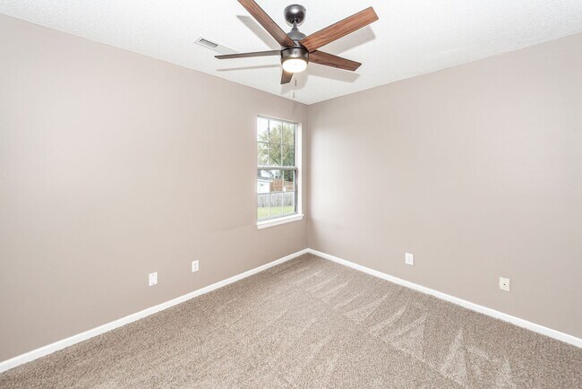 Building Photo - 5 Bedroom 2.5 Bath Home in St. James Estates - Goose Creek