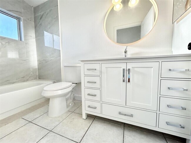 Building Photo - 10708 Brice Ct