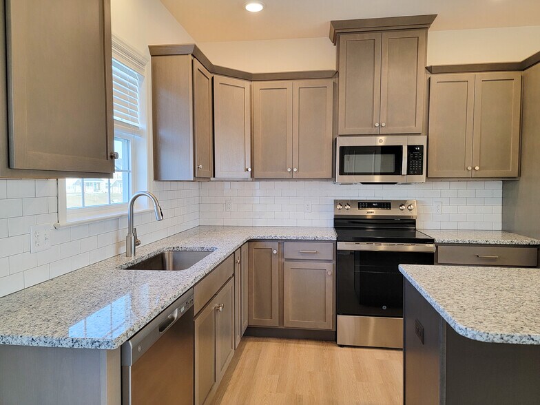 Building Photo - 2459 Spring Water Cir