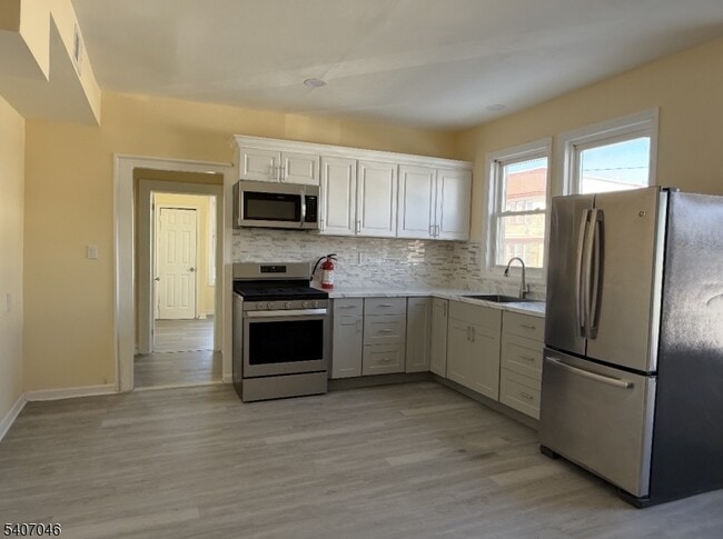 Building Photo - 251 Clinton Pl