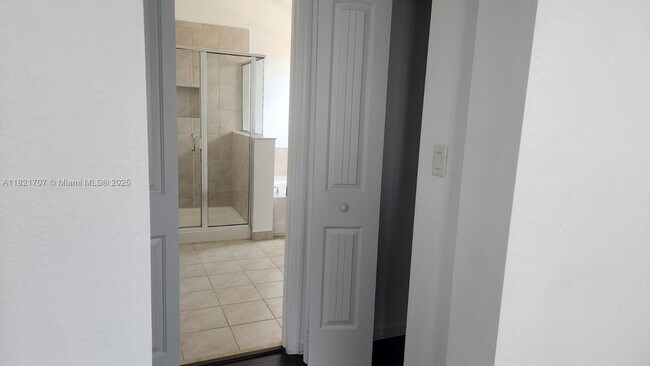 Building Photo - 25309 SW 118 Ct