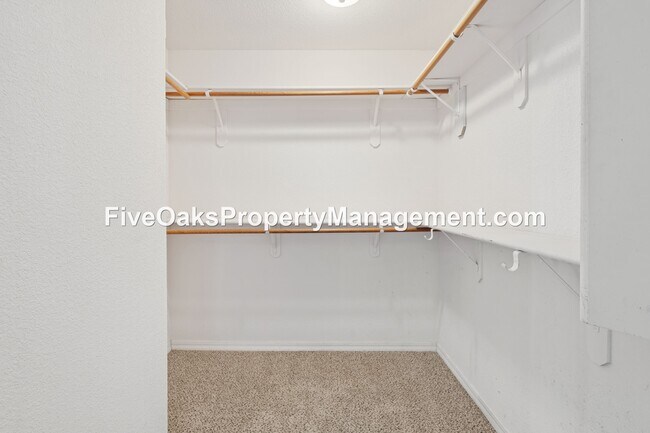 Building Photo - 2025 Moonstone Cir