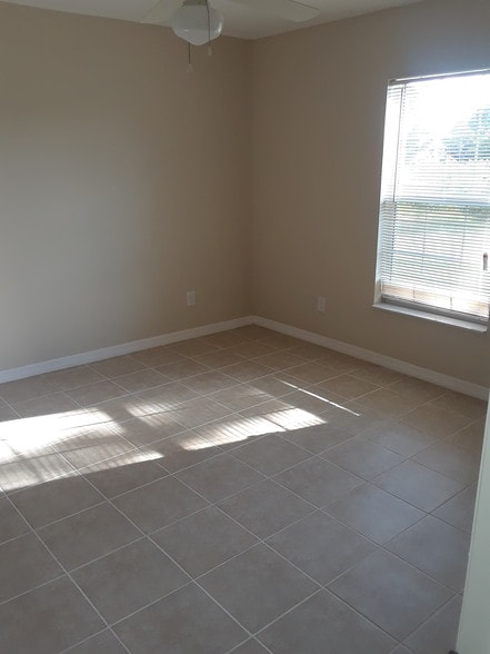 Building Photo - 1065 Bismarck Rd