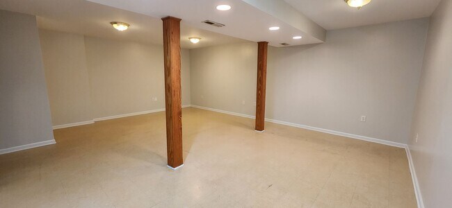 Building Photo - Available Now!! 3 to 4 Bedroom, 3 Full Bat...
