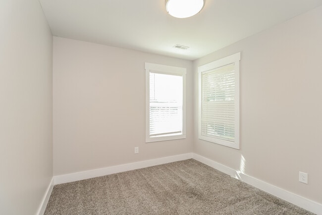 Building Photo - 913 N Boyce St