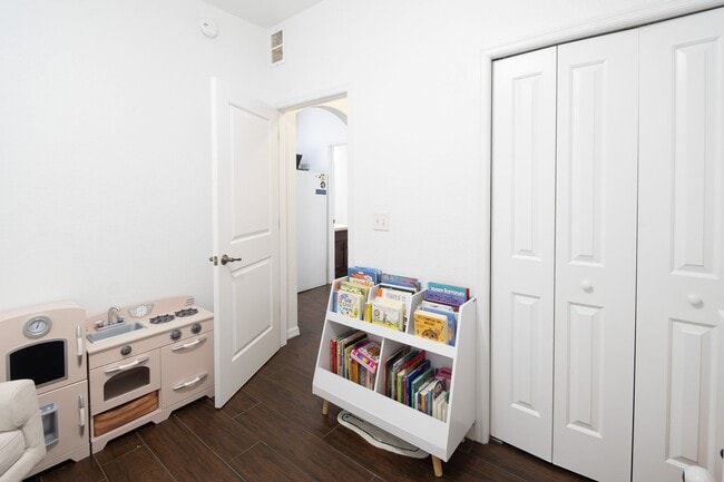 Building Photo - Rental Near Downtown Lakeland!!