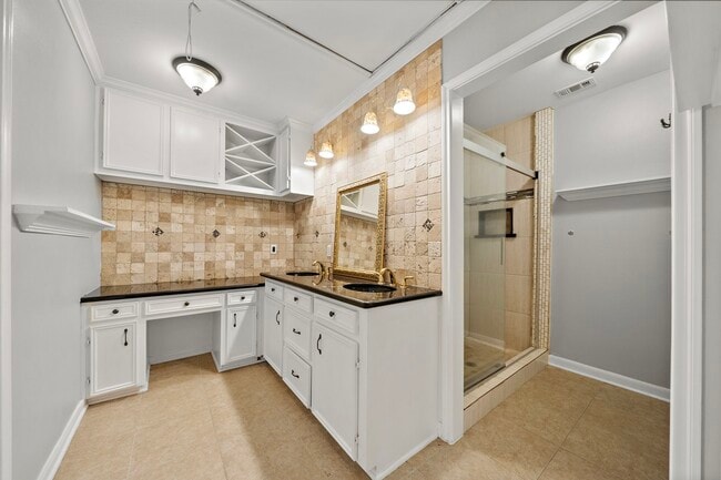 Building Photo - 3818 Southmore Blvd