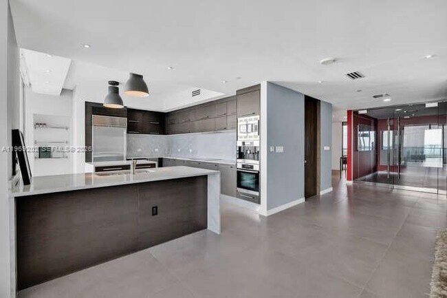 Building Photo - 900 Biscayne Blvd