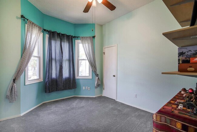 Building Photo - 709 Sapling Cove