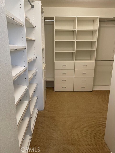 Building Photo - 16 Kingsway Dr