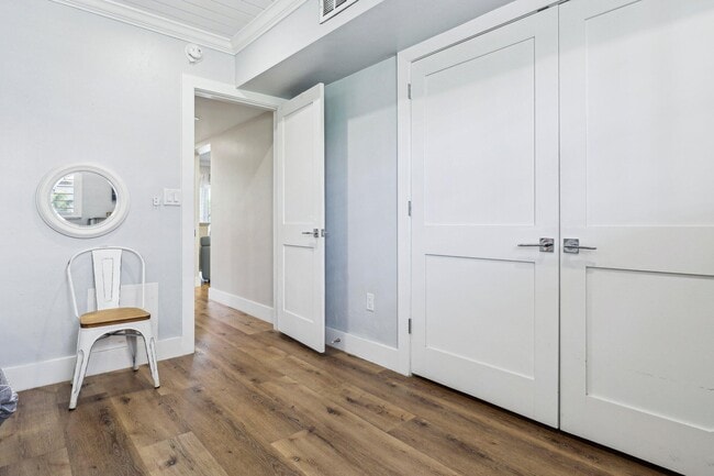 Building Photo - 200 E Royal Palm Rd