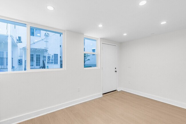 Building Photo - 1144 S Wooster St