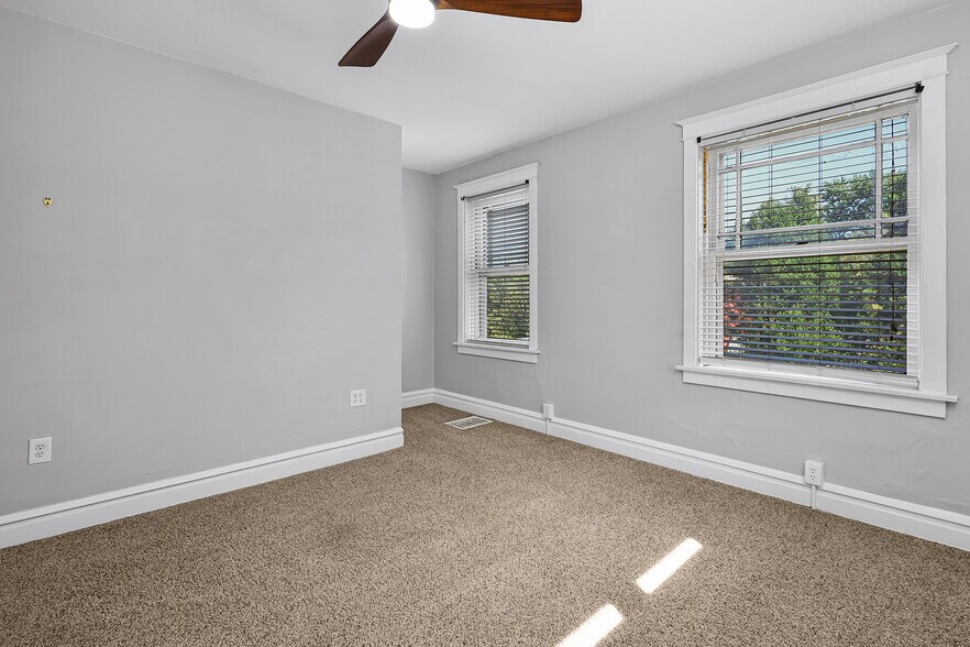 Building Photo - 3337 Salena St
