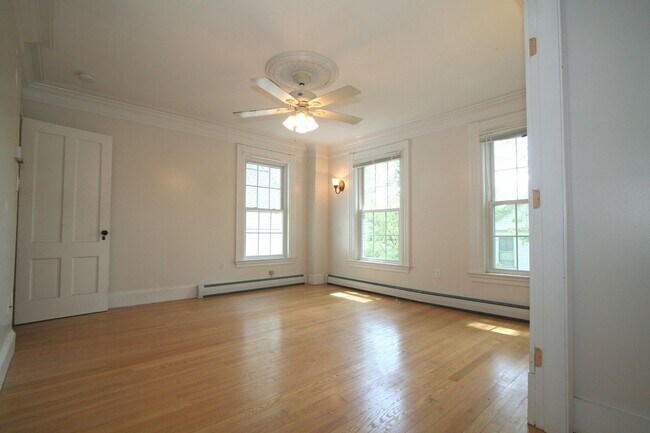 Building Photo - 47 Mt Vernon St