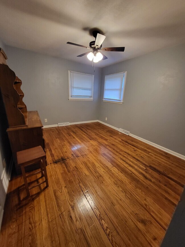 Building Photo - 2836 Mersington Ave