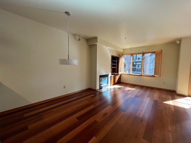 Building Photo - 1 Bed/1 Bathroom Condo in Pearl district ~...