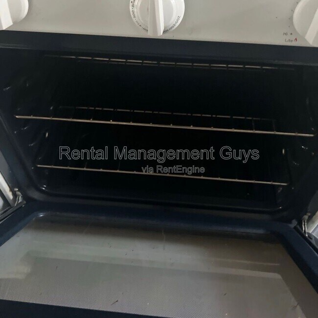 Building Photo - 2110 Fremont Ave N