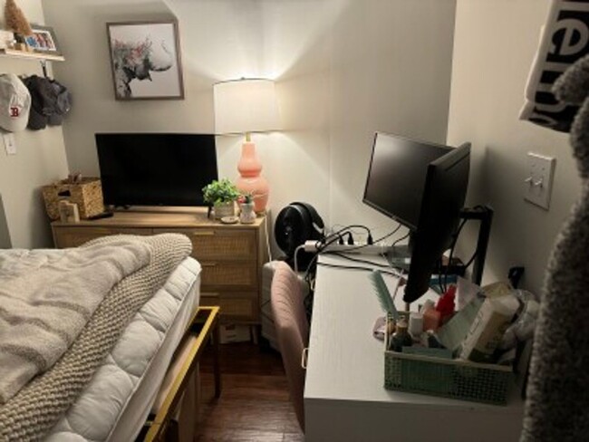Building Photo - North End - 2 bedroom apartment - 9/1