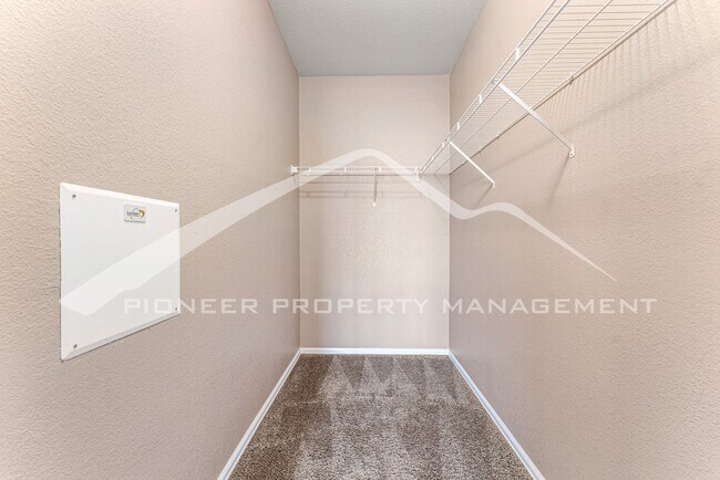 Building Photo - Spacious Condo with central AC and 2 Included Parking Spaces.
