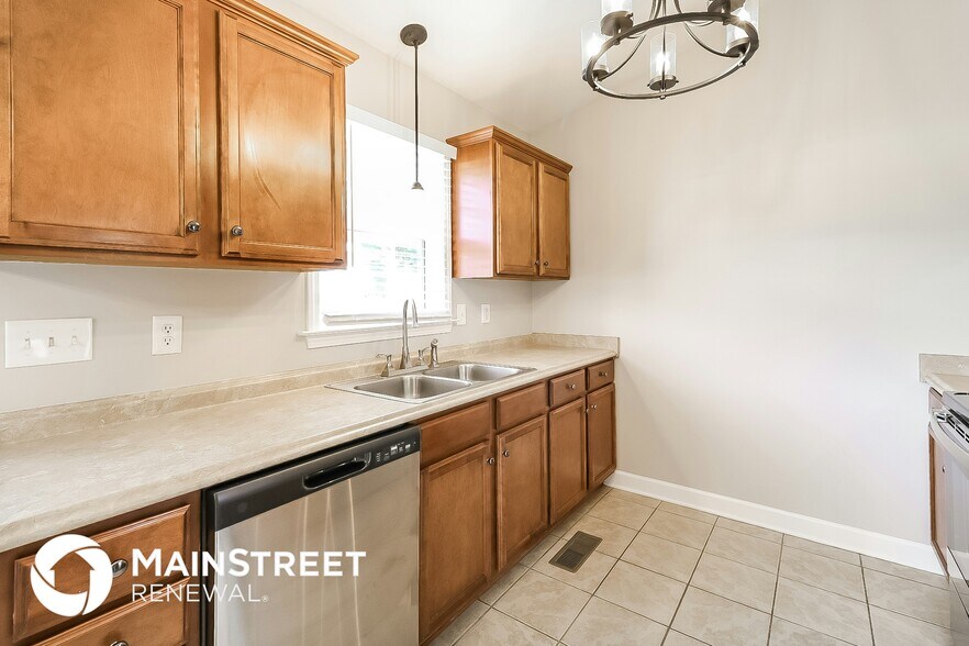 Building Photo - 533 May Rd