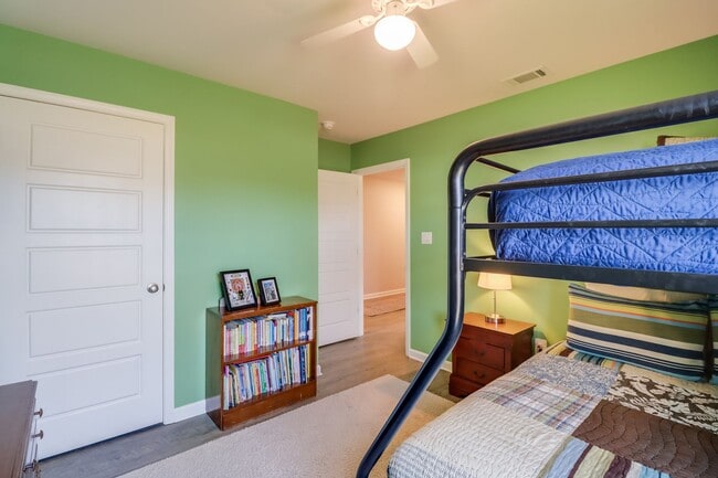 Building Photo - Beautiful 4 bed 2 bath